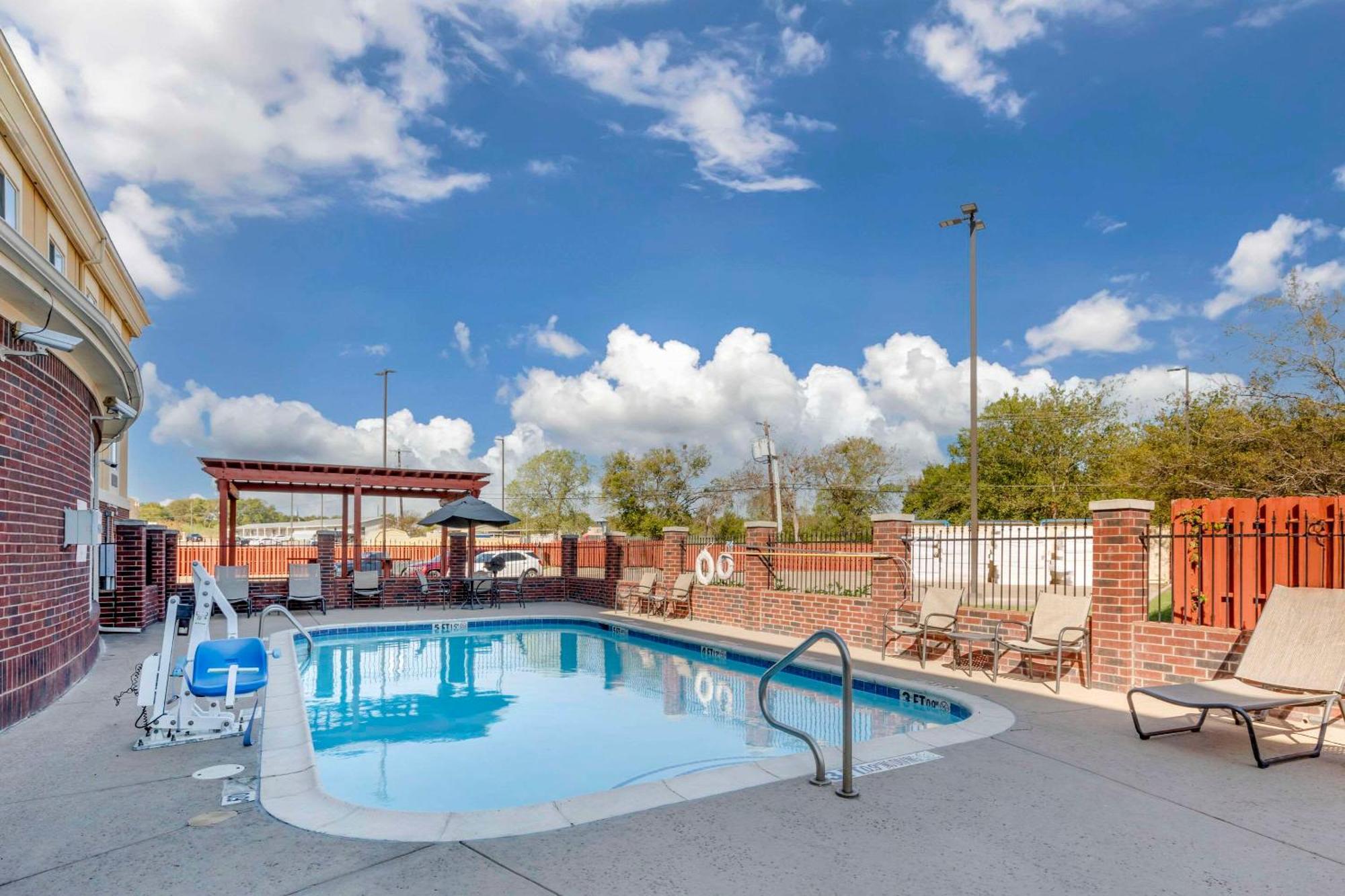 Comfort Inn & Suites Mexia Exterior photo